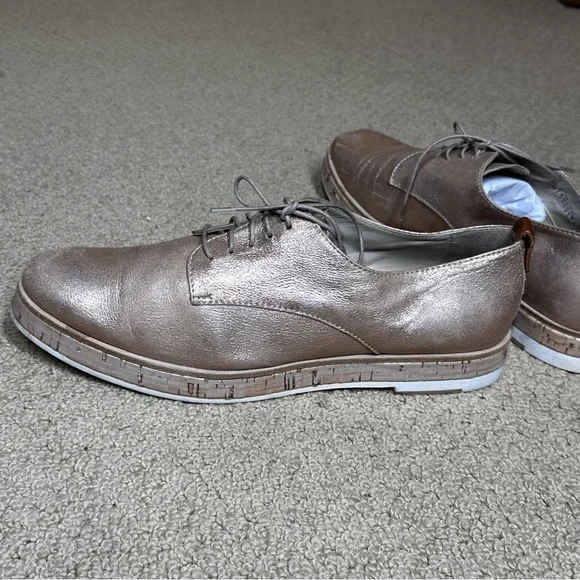 AGL Women's Gold Leather Oxford Shoes Sz 40/9.5 - Picture 7 of 13